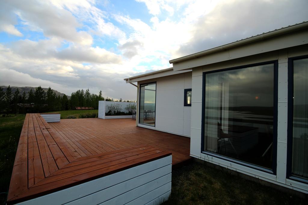 Luxury Villa With River View Laugaras Esterno foto