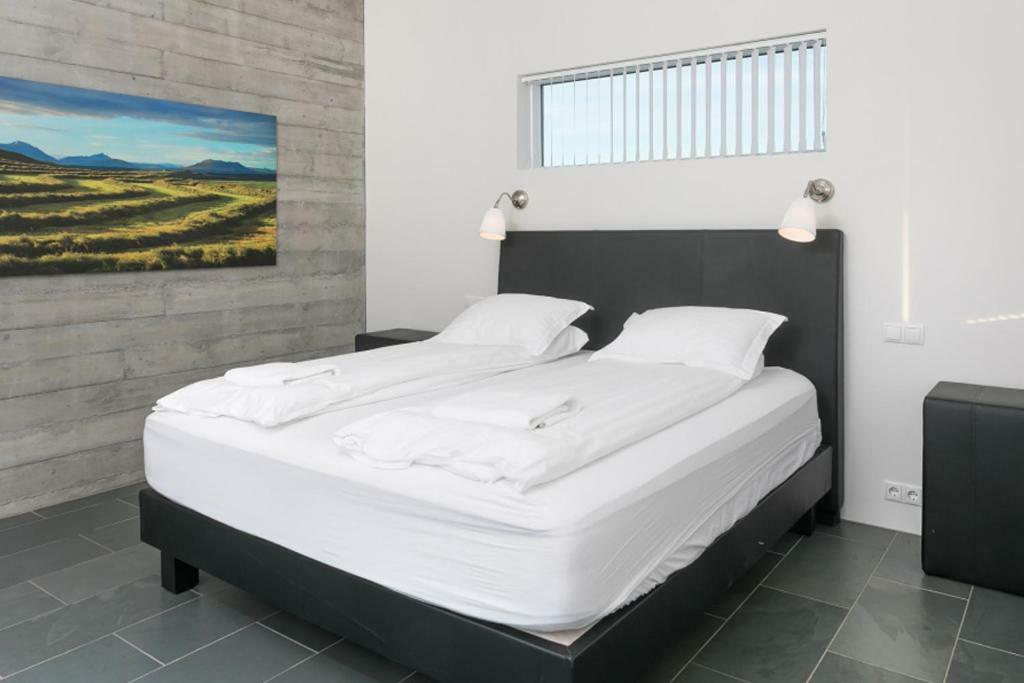 Luxury Villa With River View Laugaras Esterno foto